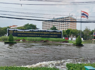ส่งมอบความห่วงใยช่วยเหลือผู้ประสบภัยน้ำท่วม พารามิเตอร์รูปภาพ 38